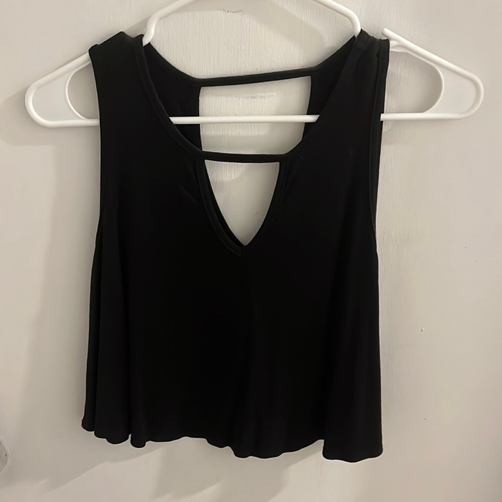 Black loose crop top